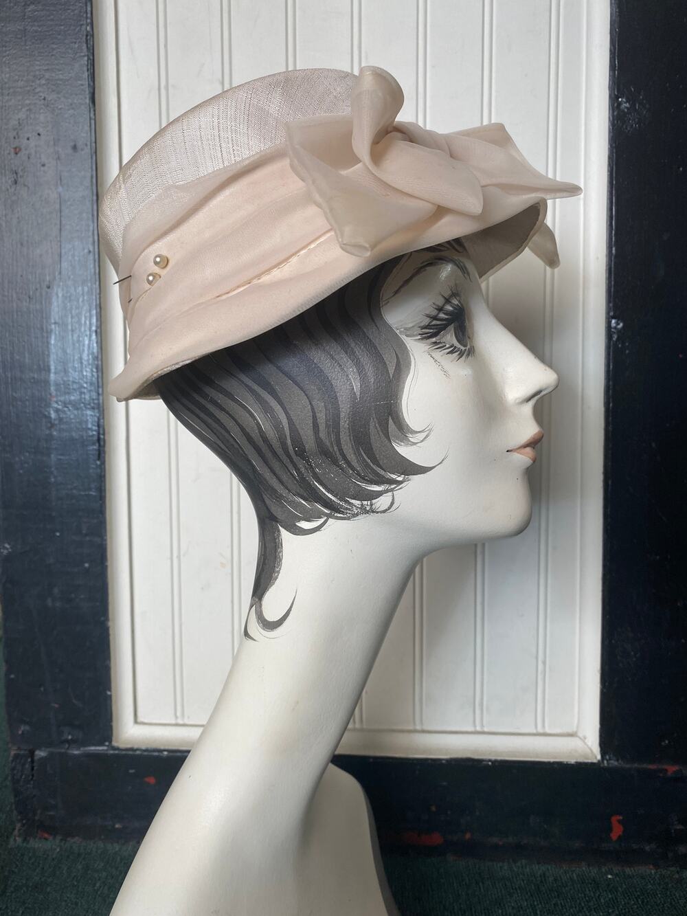 vintage 1960s ivory hat, bucket style, organza bow, 60s fashion, summer wedding